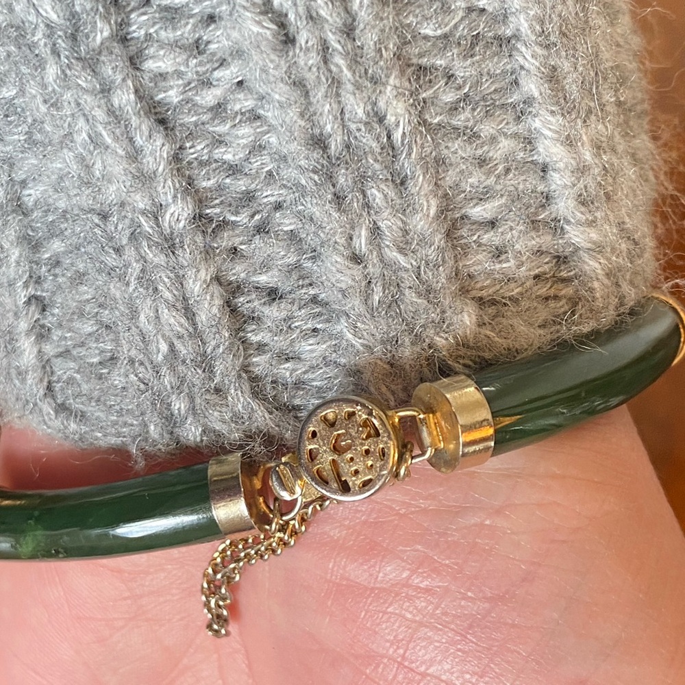Elegant Green and Gold Women's Jewelry Set - Picture 5 of 9